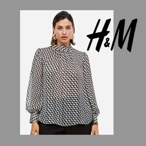 H&M Checkered Geometric Patterned Womens Blouse Top - Slightly sheer Flowing (L)